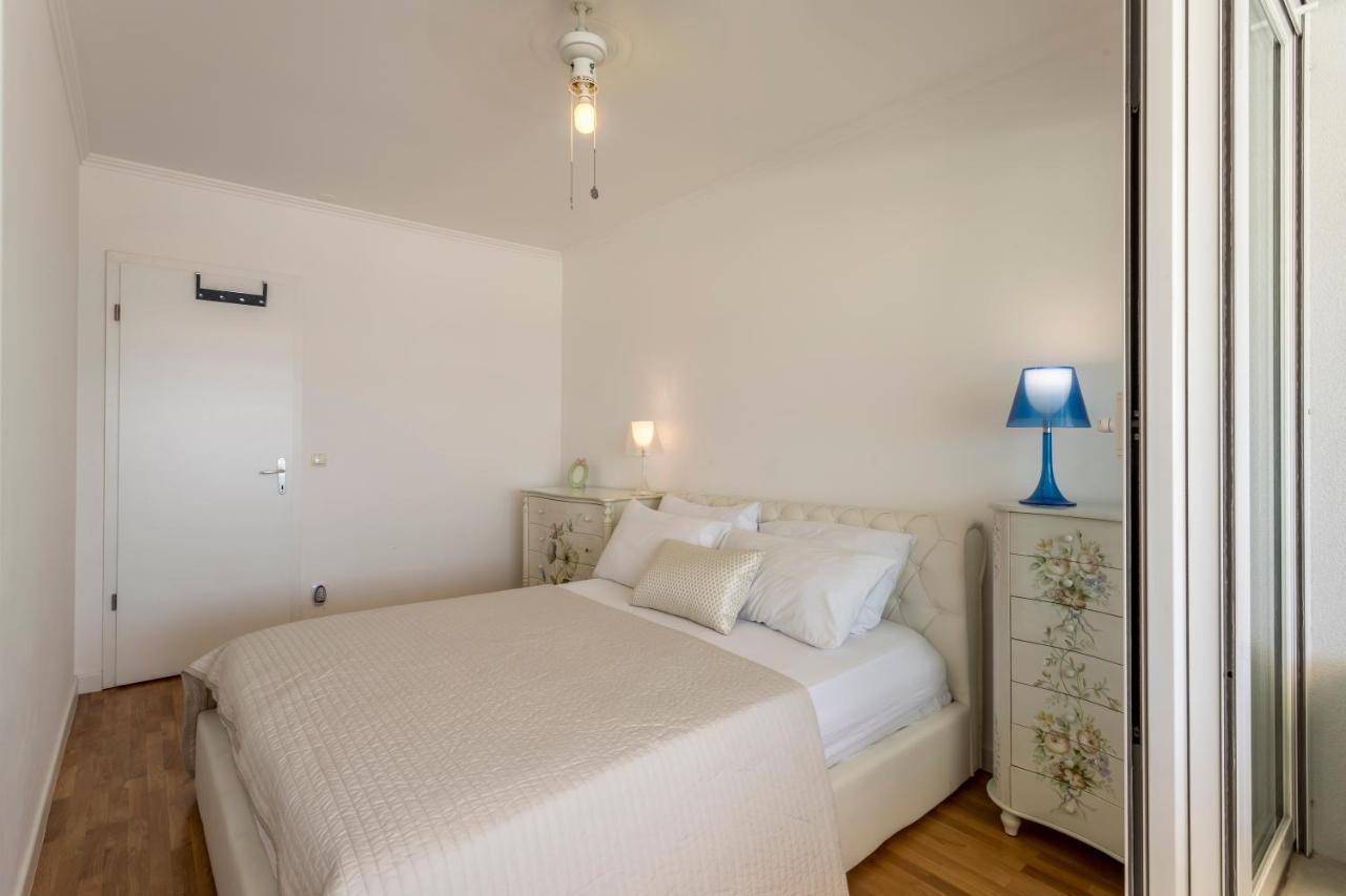Velebis Superior Apartment - Luxurious One-Room Apartment With Jacuzzi - Prestigious Location By The Sea In The New City Center Of Znjan - Panoramic View Of The Sea And Islands - Free Garage Parking - Buralux Properties Сплит Екстериор снимка