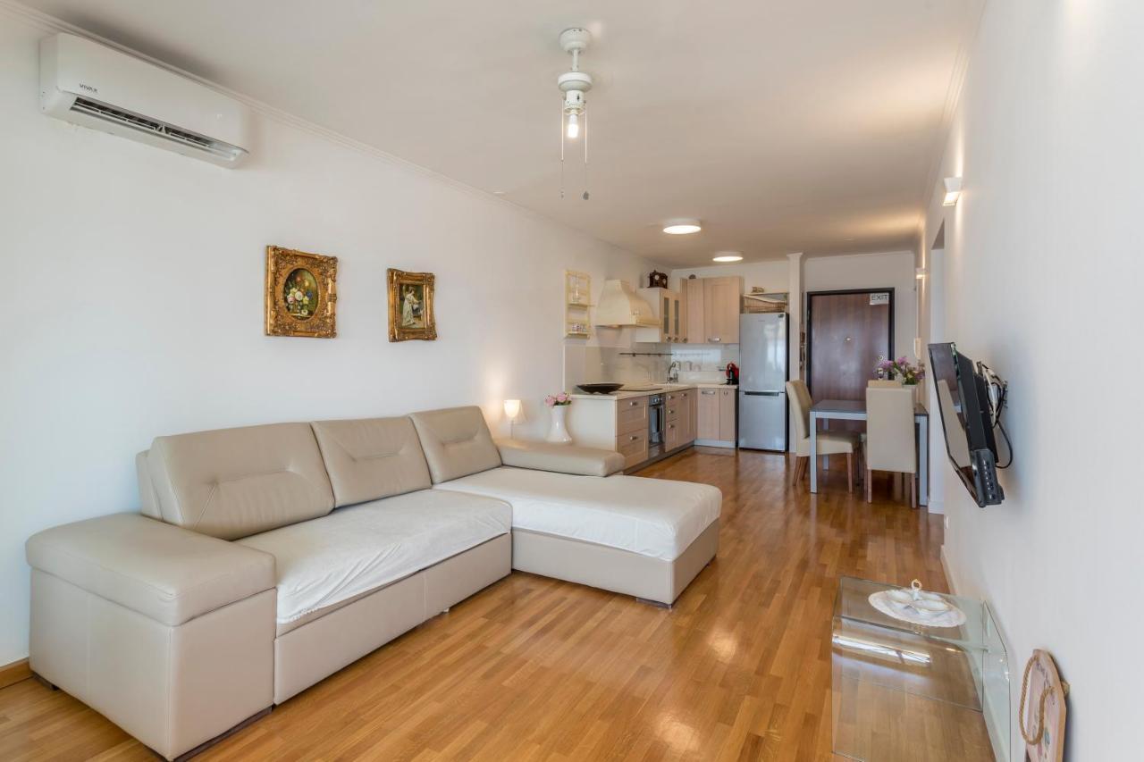 Velebis Superior Apartment - Luxurious One-Room Apartment With Jacuzzi - Prestigious Location By The Sea In The New City Center Of Znjan - Panoramic View Of The Sea And Islands - Free Garage Parking - Buralux Properties Сплит Екстериор снимка